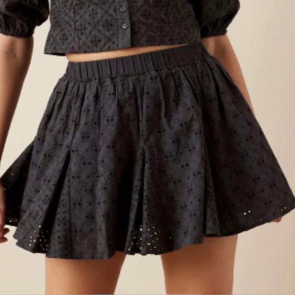 AE Grey Eyelet Flowy Mini Skort